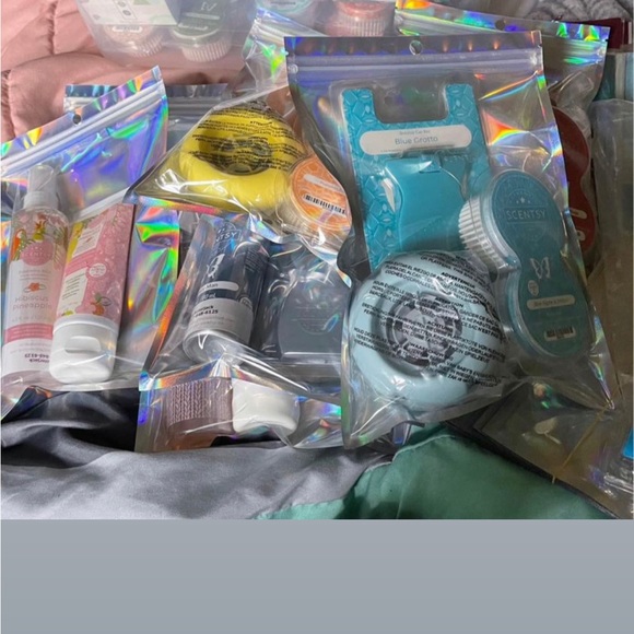 Scentsy Stuff - Picture 3 of 4